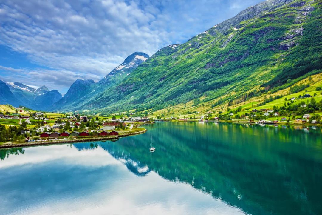 https://media.leisurecom.com/cruise/image-2026-06-02-09-17-55.webp