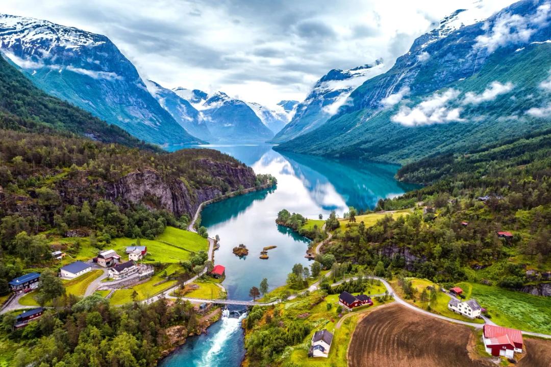 https://media.leisurecom.com/cruise/image-2026-06-17-15-38-19.webp